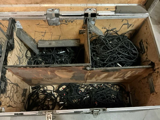 Flightcase met diverse kabels - afbeelding 3 van  8