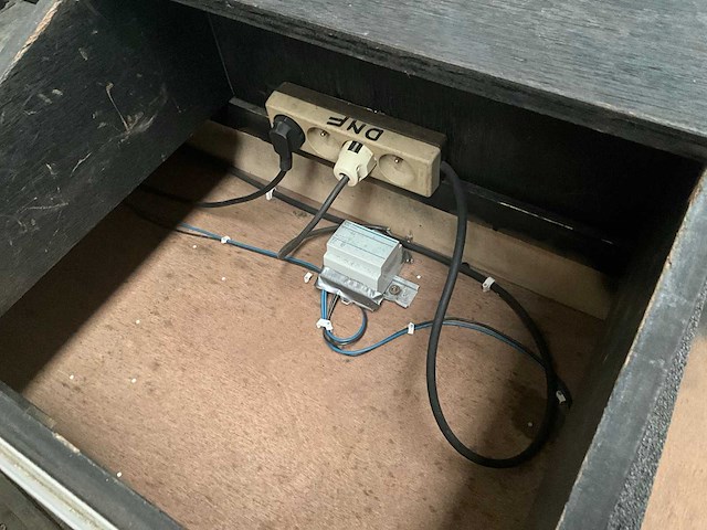 Flightcase met inbouw elektra - afbeelding 3 van  6