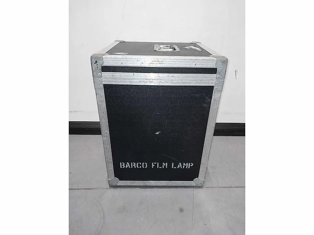 Flightcase voor barco flm 3kw universele lamphouder - afbeelding 4 van  4