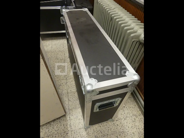 Flightcases met lg 42ws10 display - afbeelding 1 van  8