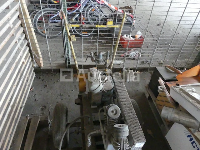 Floor marker trolley merk en model onleesbaar - afbeelding 4 van  4
