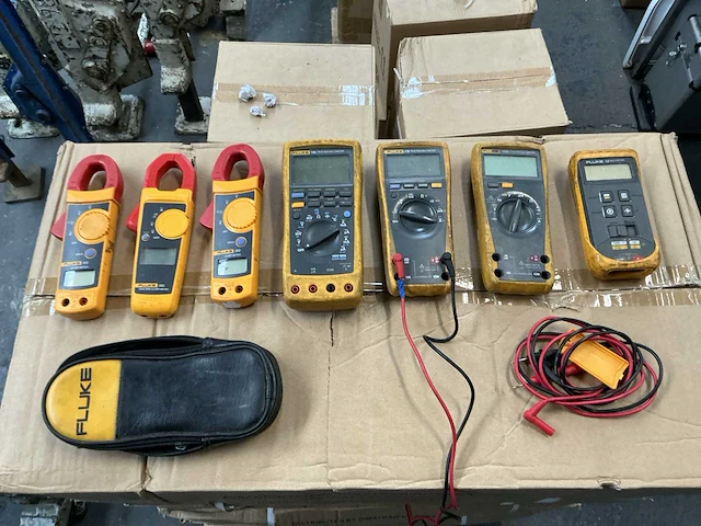 Fluke partij diverse multimeters - afbeelding 1 van  3