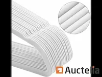 Fluwelen hangers, kavel van 50, antislip - afbeelding 1 van  8