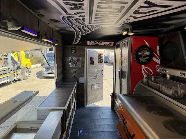 Foodtruck "frituur maxi" - afbeelding 10 van  18