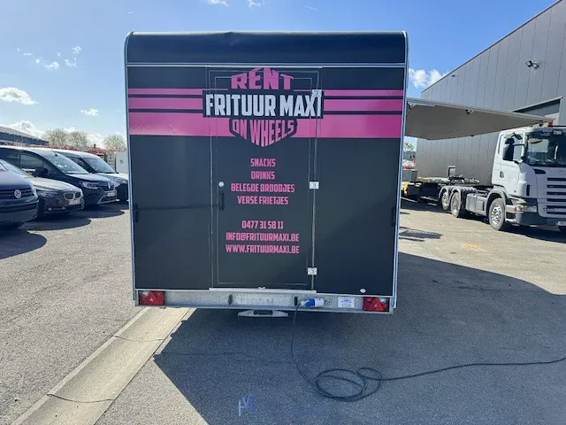 Foodtruck "frituur maxi" - afbeelding 15 van  18