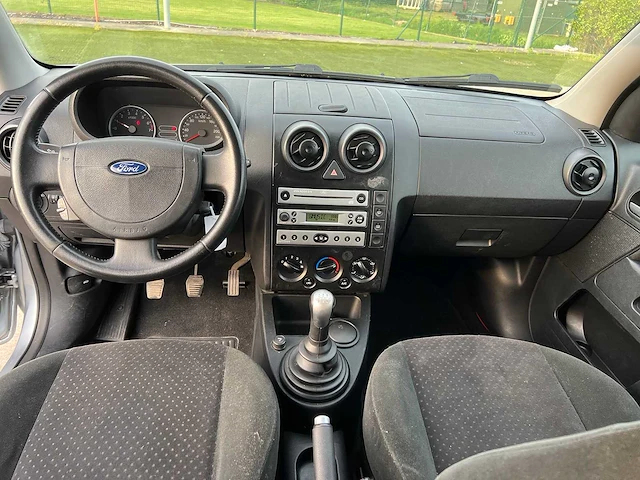 Ford - 2005 - fiesta - personenauto - afbeelding 9 van  23
