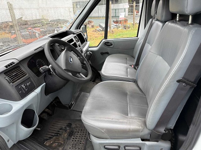 Ford - 2006 - transit - personenauto - afbeelding 20 van  32