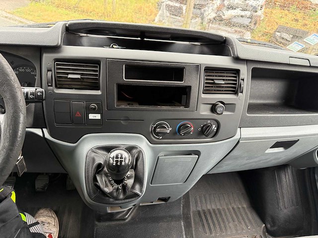 Ford - 2006 - transit - personenauto - afbeelding 21 van  32