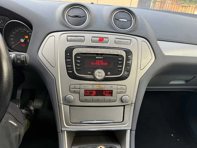 Ford - 2007 - mondeo - personenauto - afbeelding 18 van  32