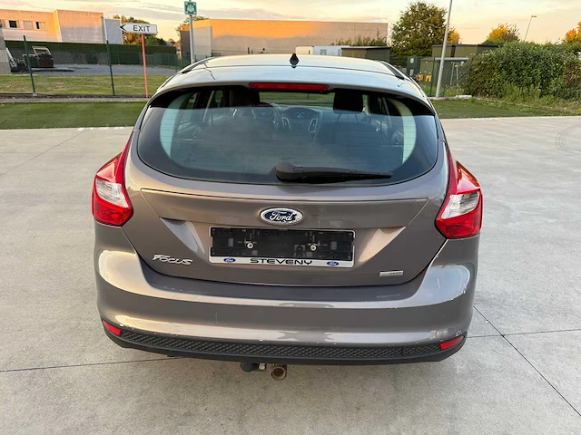 Ford - 2013 - focus - personenauto - afbeelding 9 van  27
