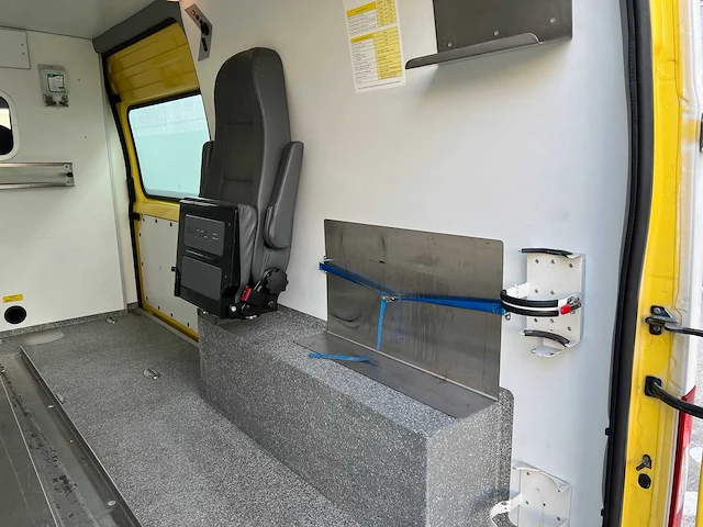 Ford - 2014 - transit - ambulance - personenauto - afbeelding 7 van  37