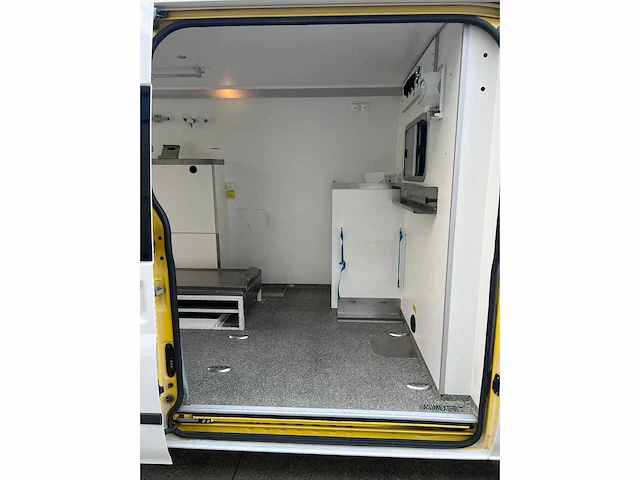 Ford - 2014 - transit - ambulance - personenauto - afbeelding 8 van  37