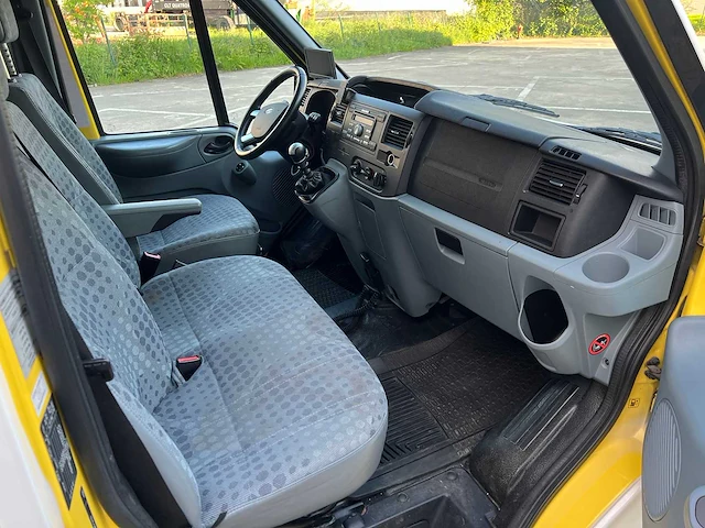 Ford - 2014 - transit - ambulance - personenauto - afbeelding 15 van  37