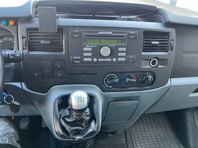 Ford - 2014 - transit - ambulance - personenauto - afbeelding 25 van  37