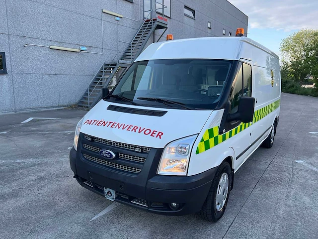 Ford - 2014 - transit - ambulance - personenauto - afbeelding 34 van  37