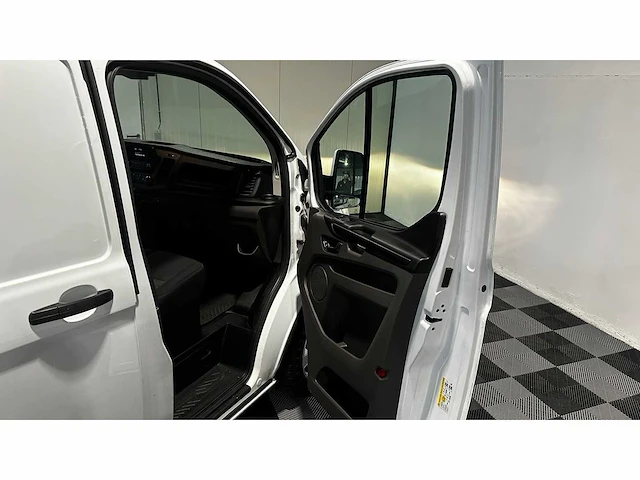 Ford - 2019 - transit custom - personenauto - afbeelding 34 van  36