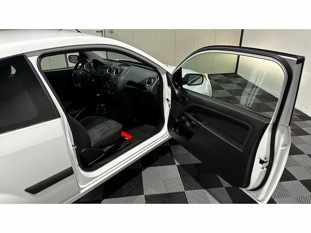 Ford - fiesta - 1.4 tdci - personenauto - afbeelding 15 van  31