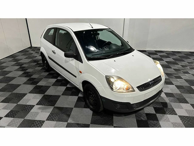 Ford - fiesta - 1.4 tdci - personenauto - afbeelding 17 van  31