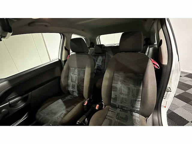 Ford - fiesta - 1.4 tdci - personenauto - afbeelding 18 van  31
