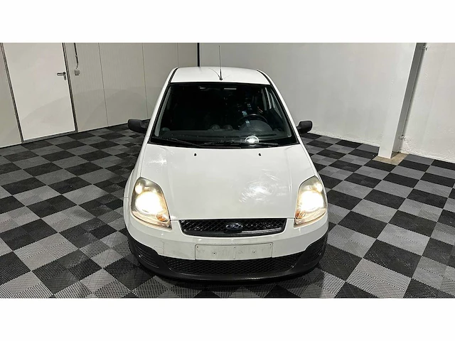 Ford - fiesta - 1.4 tdci - personenauto - afbeelding 23 van  31