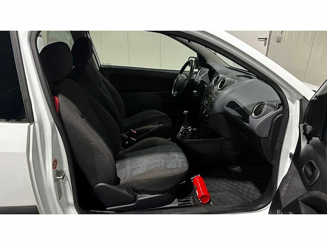 Ford - fiesta - 1.4 tdci - personenauto - afbeelding 27 van  31