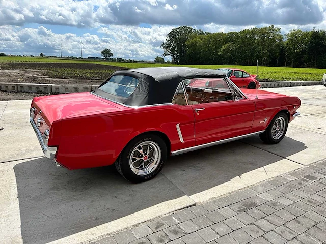 Ford - mustang cabrio - oldtimer - afbeelding 3 van  61