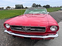 Ford - mustang cabrio - oldtimer - afbeelding 24 van  61