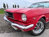 Ford - mustang cabrio - oldtimer - afbeelding 28 van  61