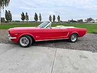 Ford - mustang cabrio - oldtimer - afbeelding 30 van  61