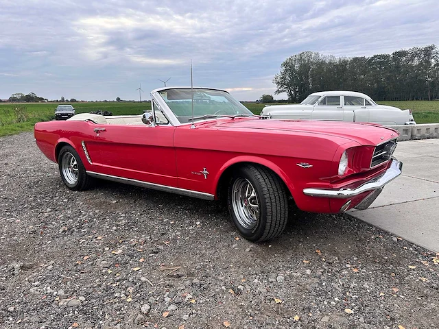 Ford - mustang cabrio - oldtimer - afbeelding 38 van  61