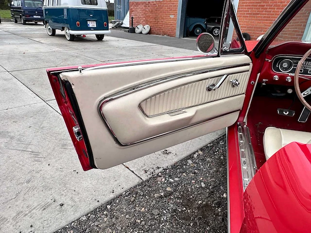 Ford - mustang cabrio - oldtimer - afbeelding 51 van  61
