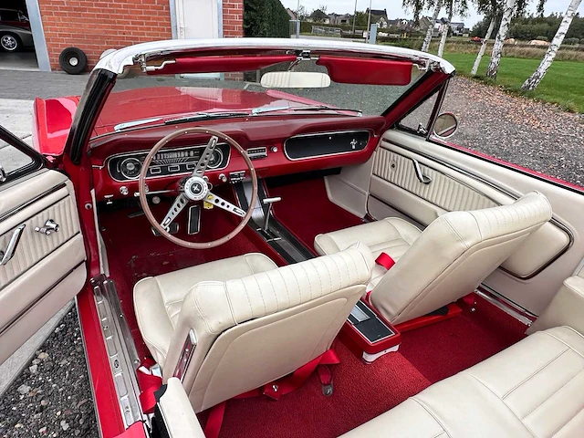 Ford - mustang cabrio - oldtimer - afbeelding 52 van  61