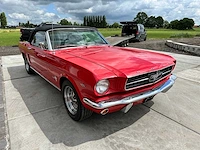 Ford - mustang cabrio - oldtimer - afbeelding 59 van  61