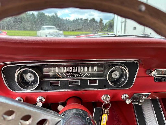 Ford - mustang cabrio - oldtimer - afbeelding 17 van  61