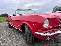 Ford - mustang cabrio - oldtimer - afbeelding 26 van  61