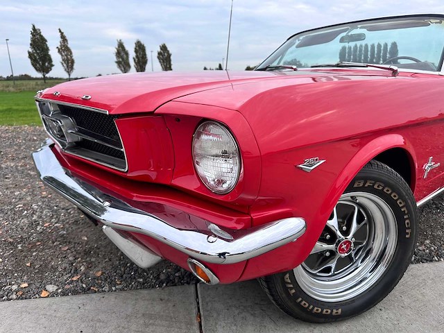 Ford - mustang cabrio - oldtimer - afbeelding 28 van  61
