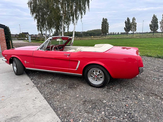 Ford - mustang cabrio - oldtimer - afbeelding 31 van  61