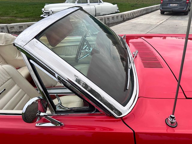 Ford - mustang cabrio - oldtimer - afbeelding 41 van  61