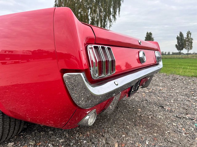 Ford - mustang cabrio - oldtimer - afbeelding 43 van  61