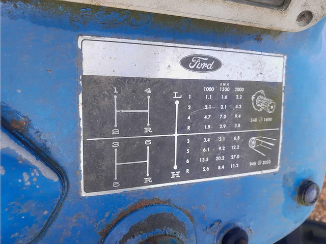 Ford 2000 oldtimer tractoren - afbeelding 3 van  12