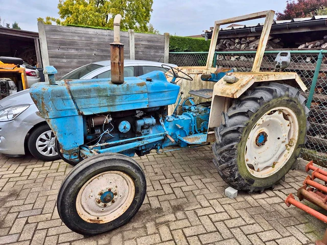 Ford 3000 oldtimer tractor - afbeelding 5 van  12