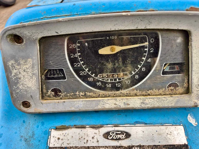 Ford 3000 oldtimer tractor - afbeelding 8 van  12