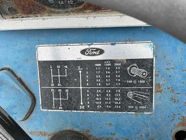 Ford 3000 tweewielaangedreven landbouwtractor oldtimer - afbeelding 7 van  17