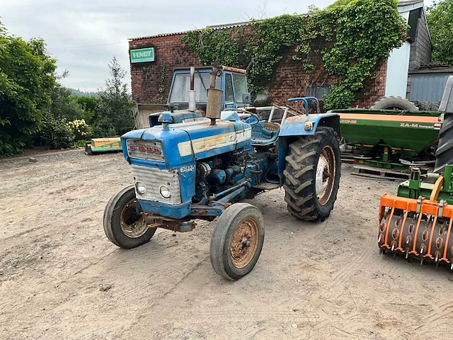 Ford 3000 tweewielaangedreven landbouwtractor oldtimer - afbeelding 1 van  17