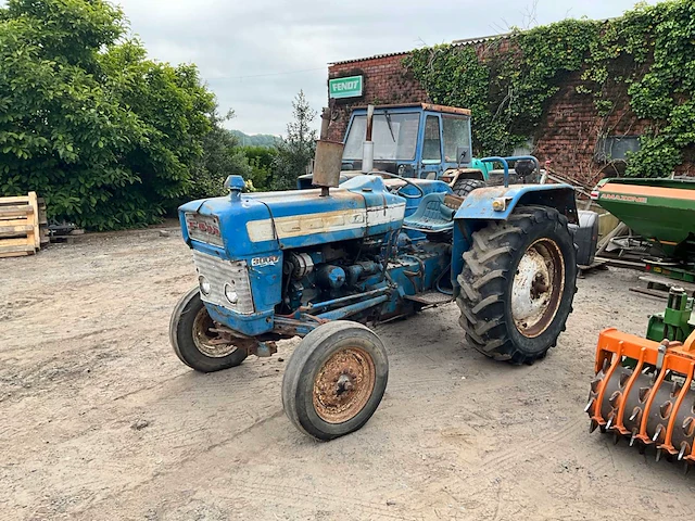 Ford 3000 tweewielaangedreven landbouwtractor oldtimer - afbeelding 10 van  17