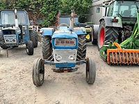 Ford 3000 tweewielaangedreven landbouwtractor oldtimer - afbeelding 11 van  17