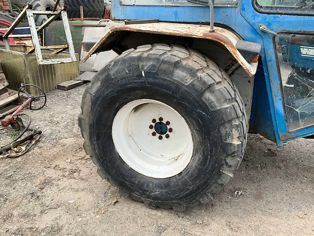 Ford 3000 tweewielaangedreven landbouwtractor oldtimer - afbeelding 7 van  18