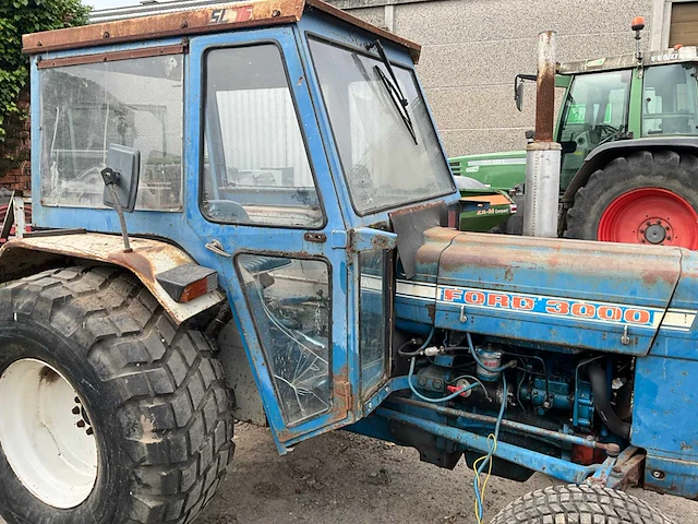 Ford 3000 tweewielaangedreven landbouwtractor oldtimer - afbeelding 8 van  18