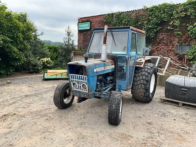 Ford 3000 tweewielaangedreven landbouwtractor oldtimer - afbeelding 1 van  18