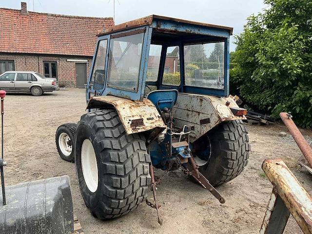 Ford 3000 tweewielaangedreven landbouwtractor oldtimer - afbeelding 18 van  18